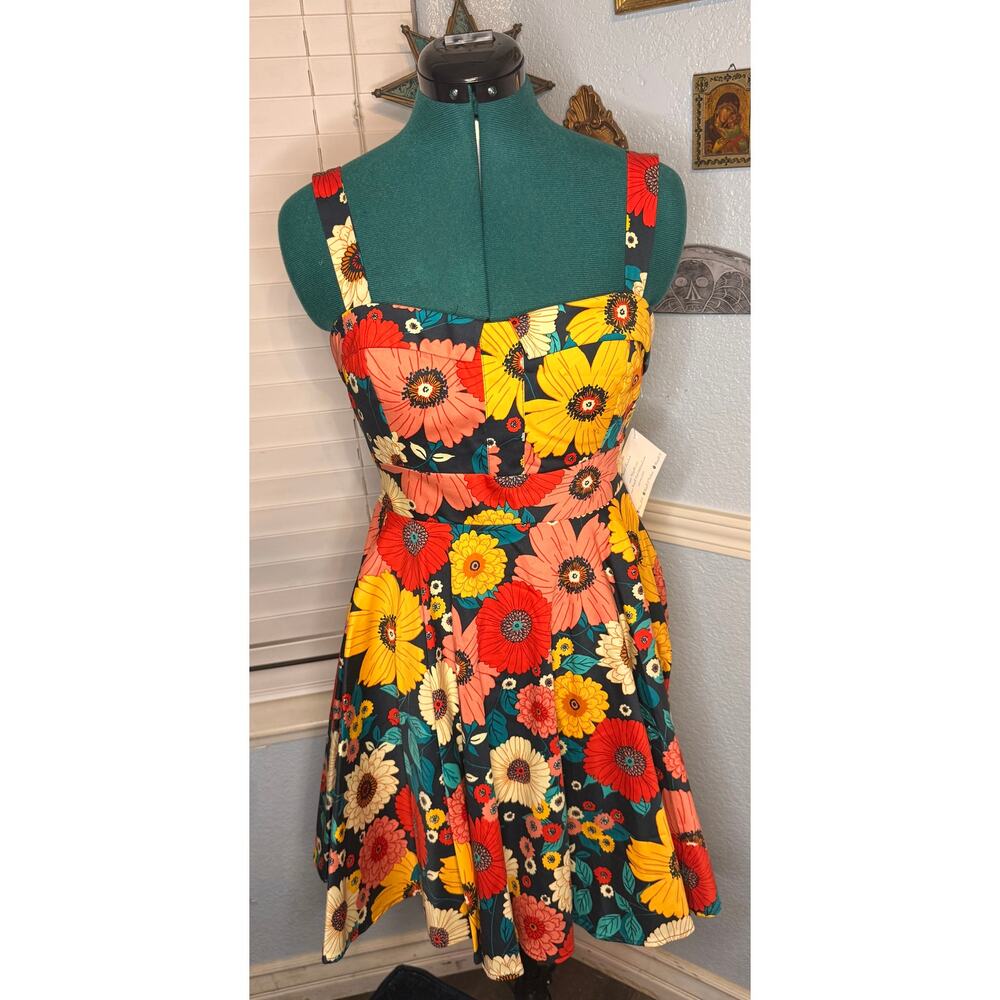 Retro style fit and flare dress - Picture 4 of 8